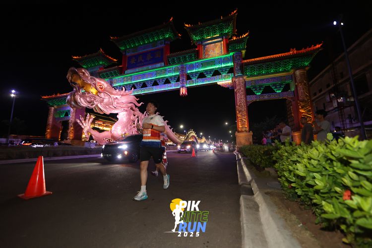 Race photo from PIK NITE RUN 2025
