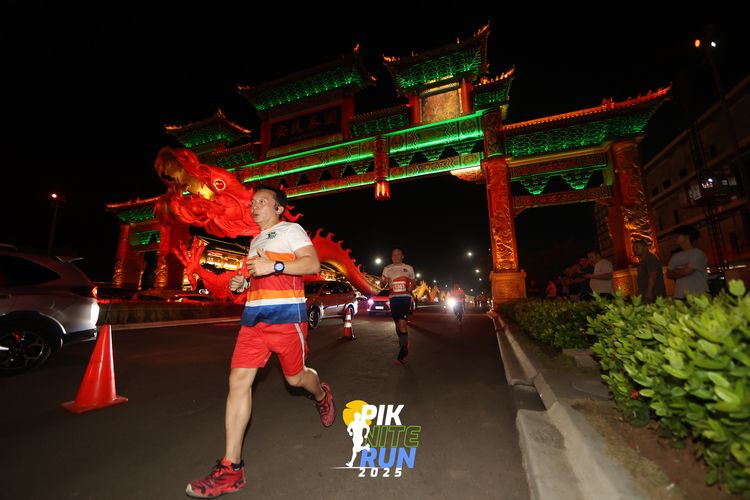 Race photo from PIK NITE RUN 2025