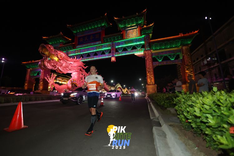 Race photo from PIK NITE RUN 2025
