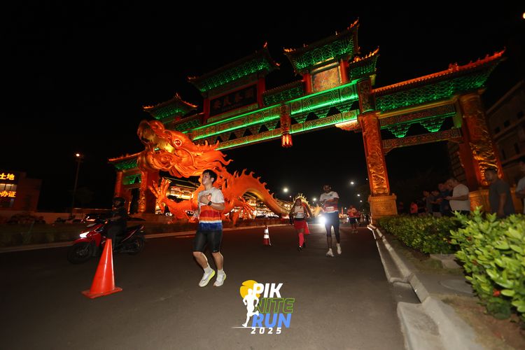 Race photo from PIK NITE RUN 2025