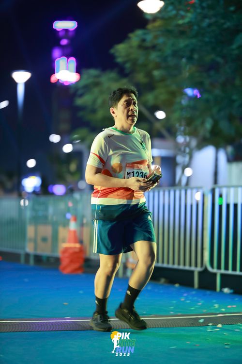 Race photo from PIK NITE RUN 2025