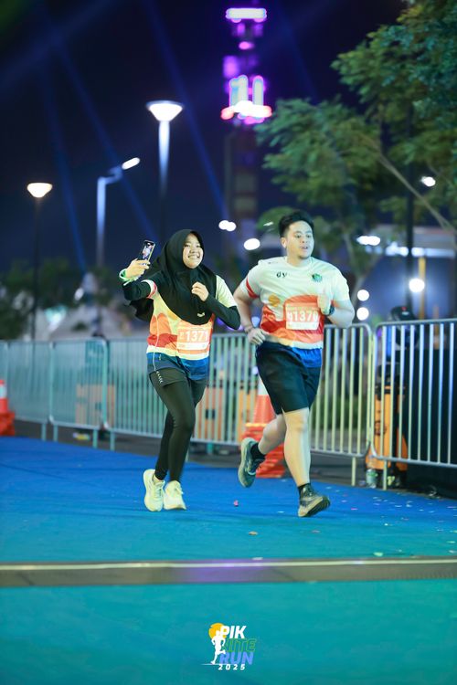 Race photo from PIK NITE RUN 2025