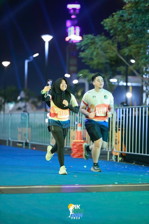 Race photo from PIK NITE RUN 2025