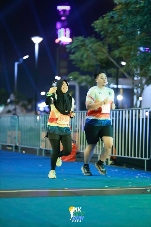 Race photo from PIK NITE RUN 2025