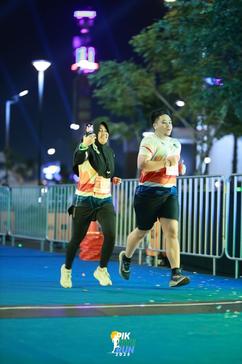 Race photo from PIK NITE RUN 2025