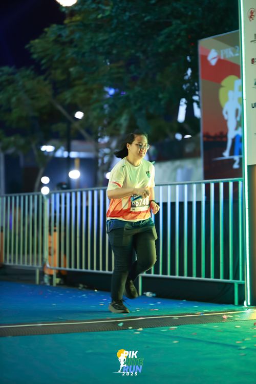 Race photo from PIK NITE RUN 2025