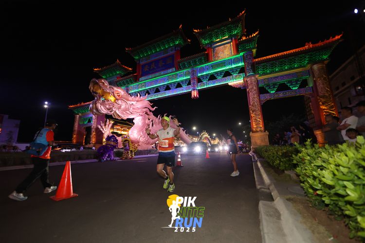 Race photo from PIK NITE RUN 2025
