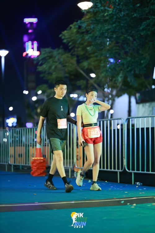 Race photo from PIK NITE RUN 2025