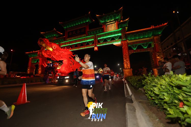 Race photo from PIK NITE RUN 2025