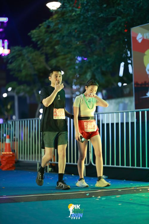 Race photo from PIK NITE RUN 2025