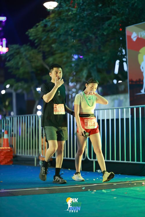 Race photo from PIK NITE RUN 2025
