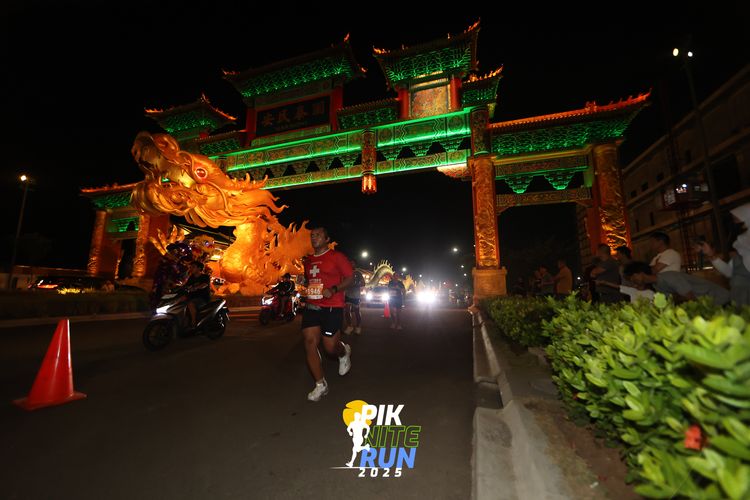 Race photo from PIK NITE RUN 2025