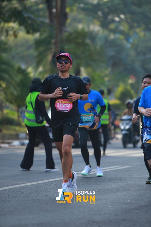 Race photo from Isoplus Run 2024 Surabaya