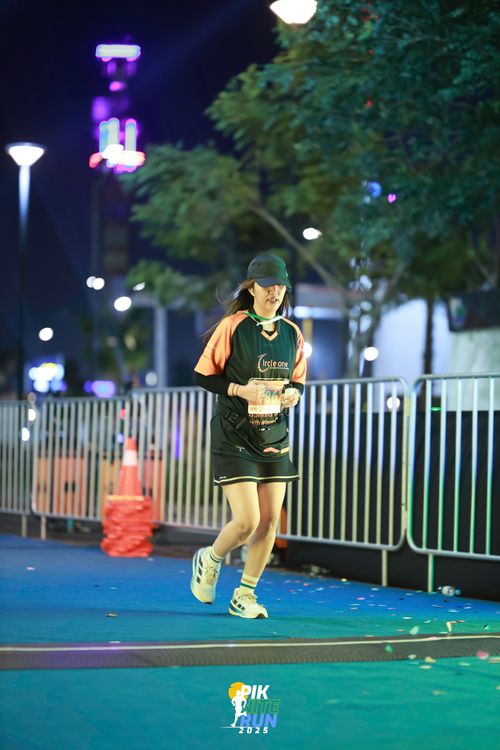 Race photo from PIK NITE RUN 2025
