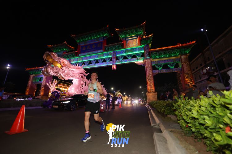 Race photo from PIK NITE RUN 2025