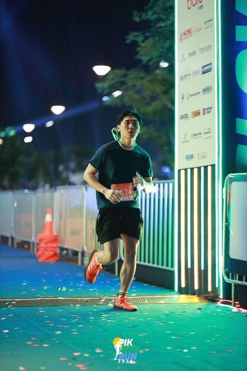 Race photo from PIK NITE RUN 2025