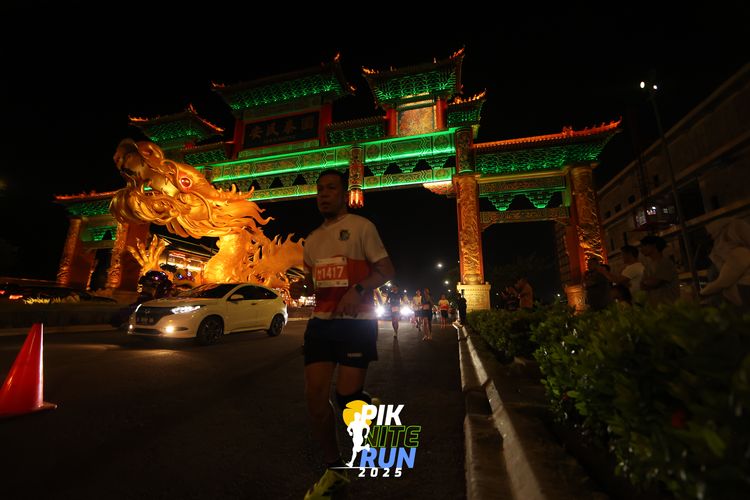 Race photo from PIK NITE RUN 2025