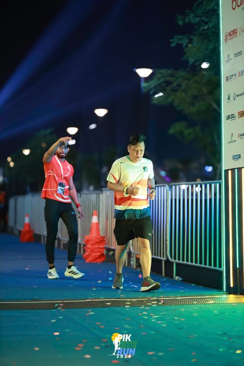 Race photo from PIK NITE RUN 2025
