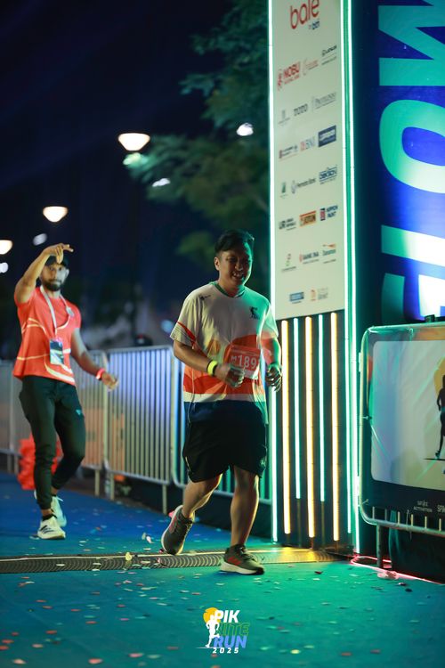 Race photo from PIK NITE RUN 2025
