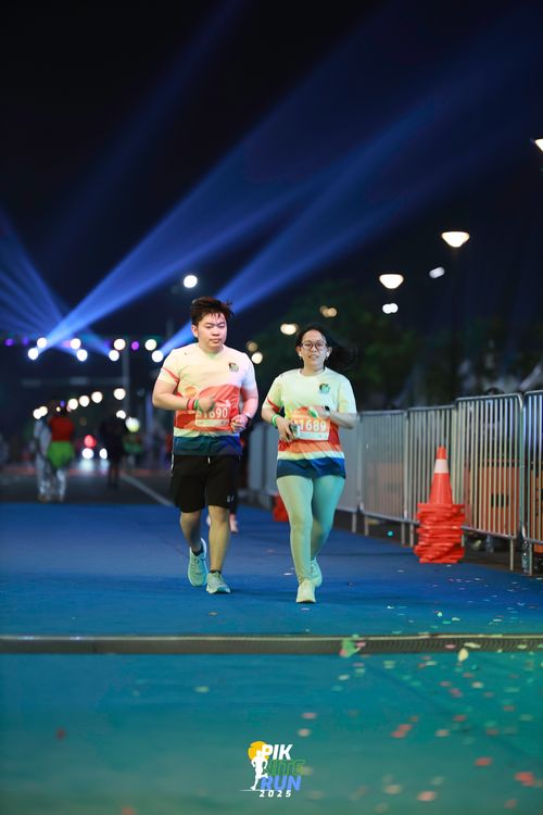 Race photo from PIK NITE RUN 2025