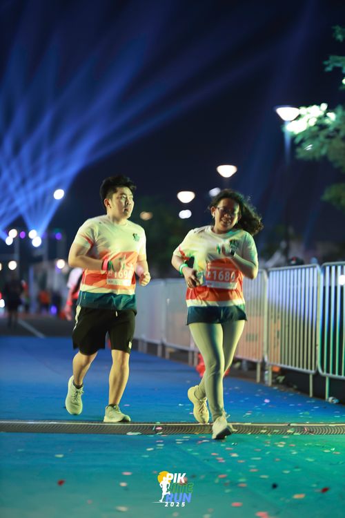 Race photo from PIK NITE RUN 2025