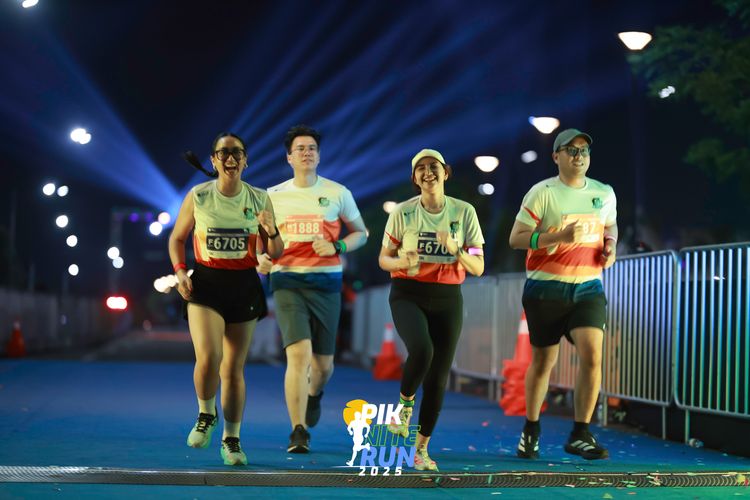 Race photo from PIK NITE RUN 2025