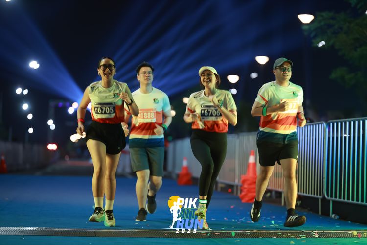 Race photo from PIK NITE RUN 2025