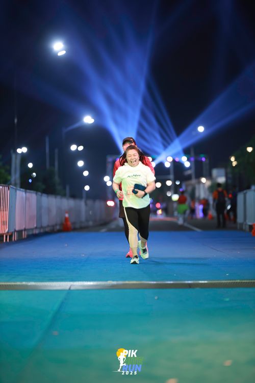Race photo from PIK NITE RUN 2025
