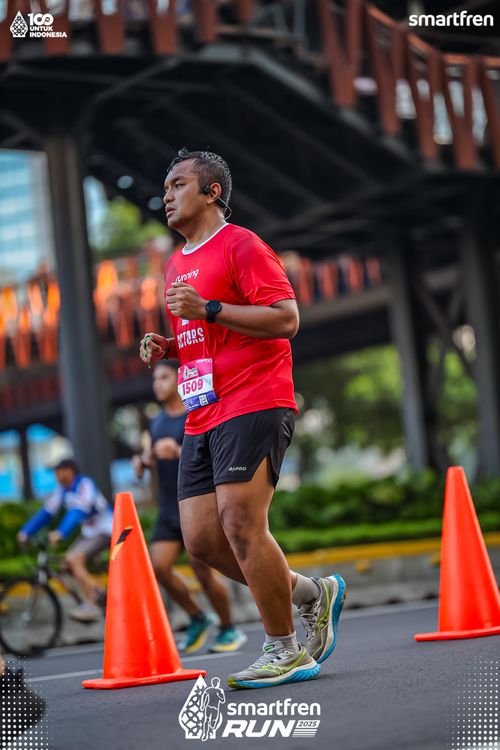 Race photo from Smartfren Run 2025 