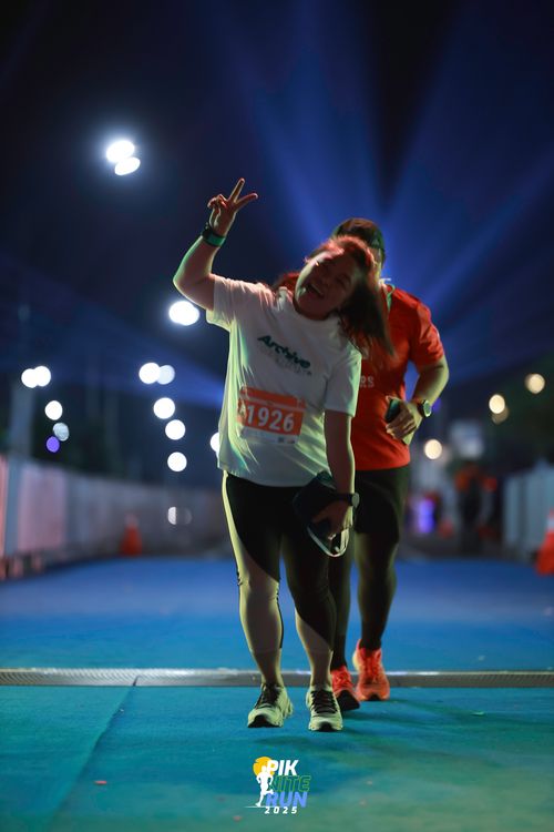 Race photo from PIK NITE RUN 2025