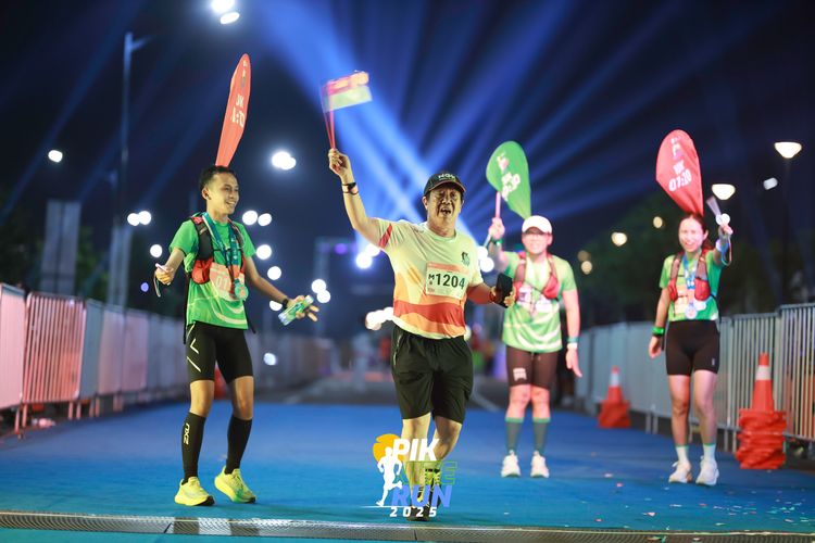 Race photo from PIK NITE RUN 2025
