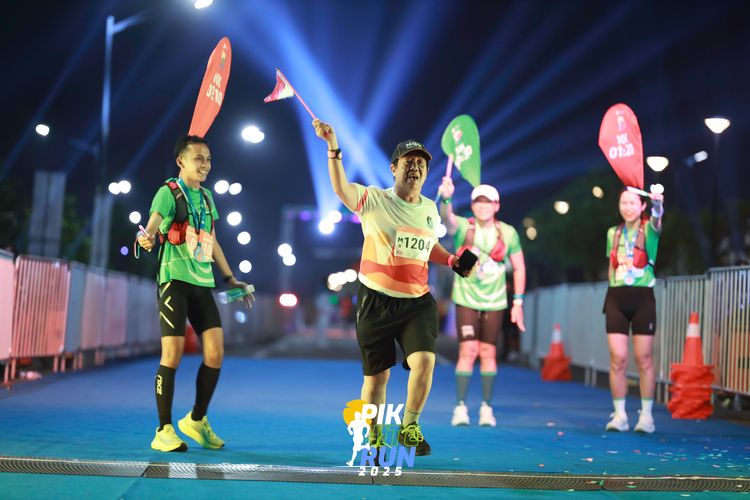 Race photo from PIK NITE RUN 2025