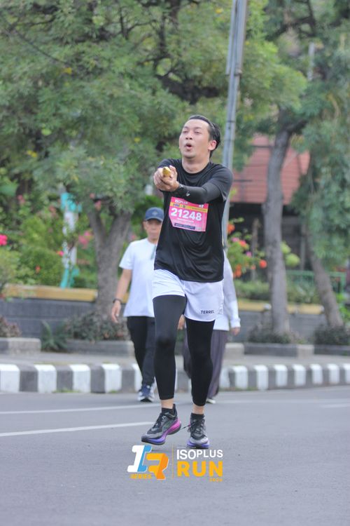Race photo from Isoplus Run 2024 Surabaya