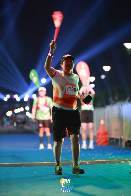Race photo from PIK NITE RUN 2025