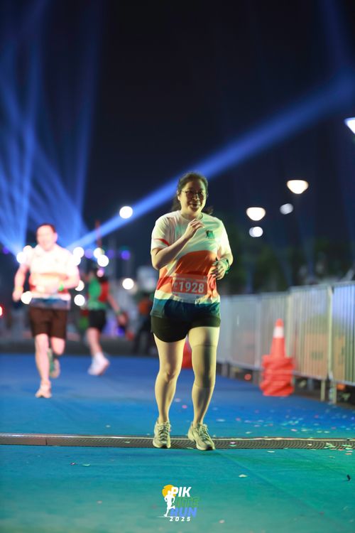 Race photo from PIK NITE RUN 2025