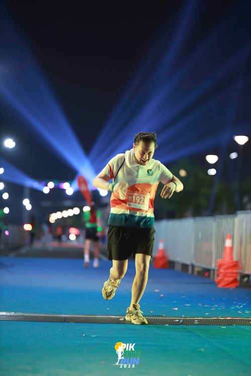Race photo from PIK NITE RUN 2025