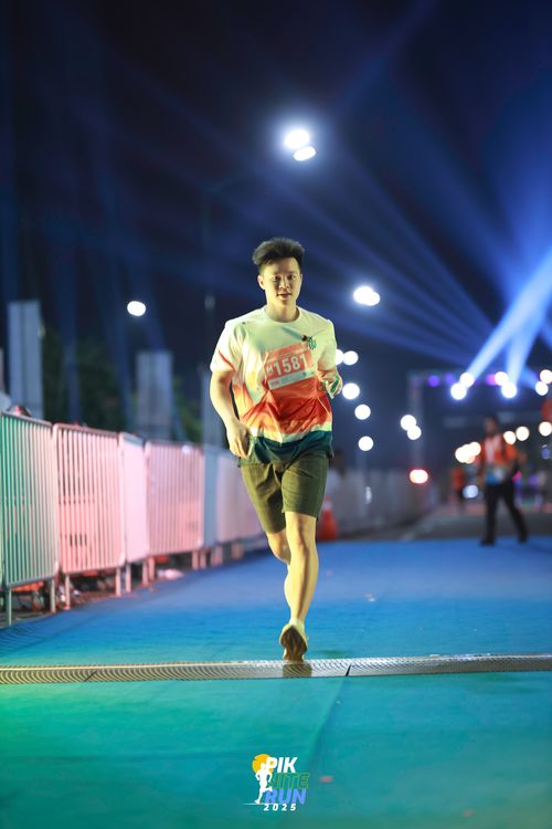 Race photo from PIK NITE RUN 2025