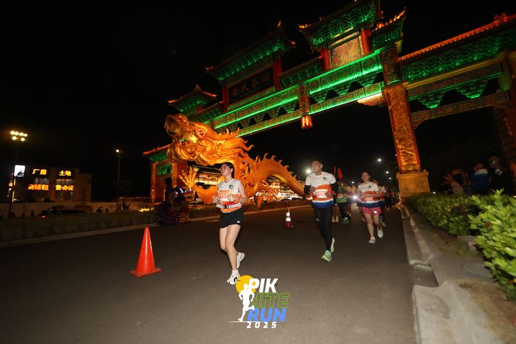 Race photo from PIK NITE RUN 2025