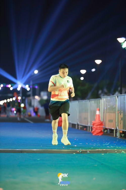 Race photo from PIK NITE RUN 2025