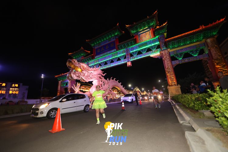 Race photo from PIK NITE RUN 2025