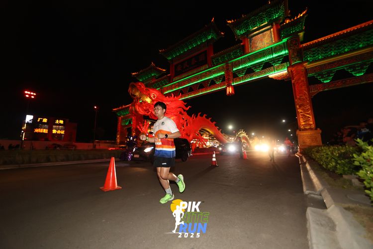 Race photo from PIK NITE RUN 2025