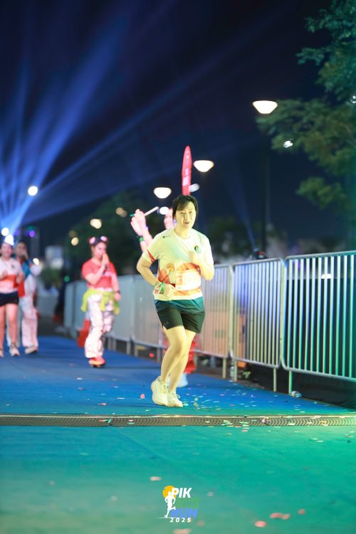 Race photo from PIK NITE RUN 2025