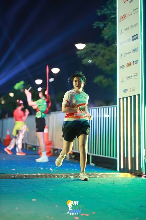 Race photo from PIK NITE RUN 2025
