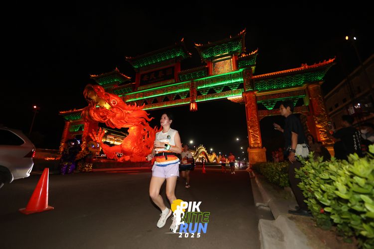 Race photo from PIK NITE RUN 2025