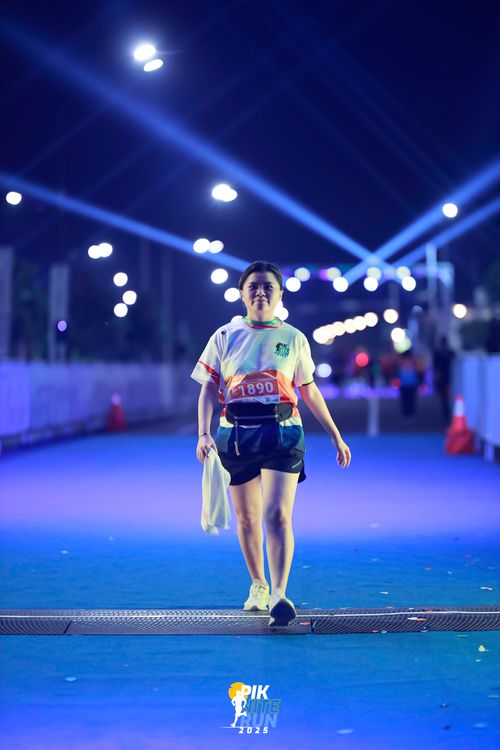 Race photo from PIK NITE RUN 2025