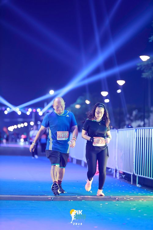 Race photo from PIK NITE RUN 2025