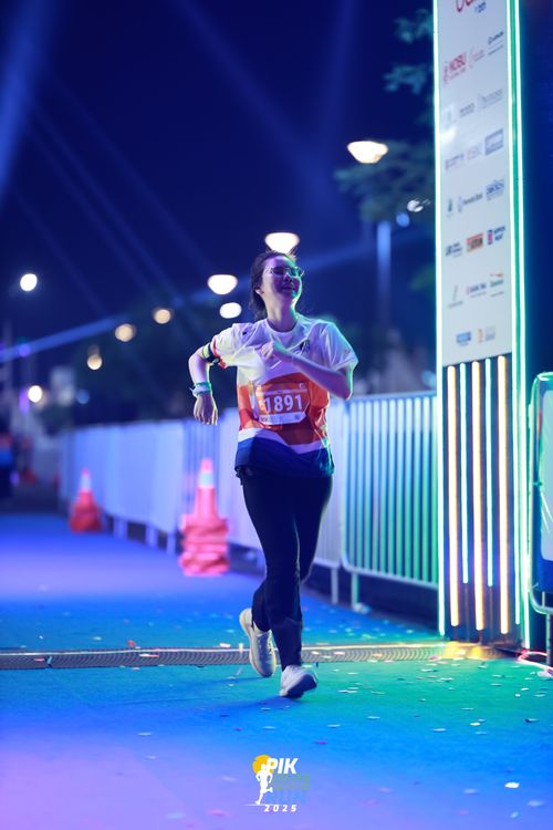 Race photo from PIK NITE RUN 2025