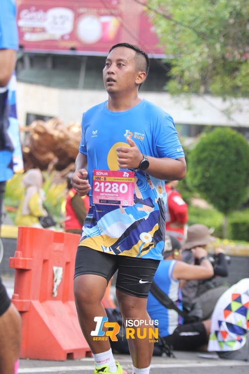 Race photo from Isoplus Run 2024 Surabaya