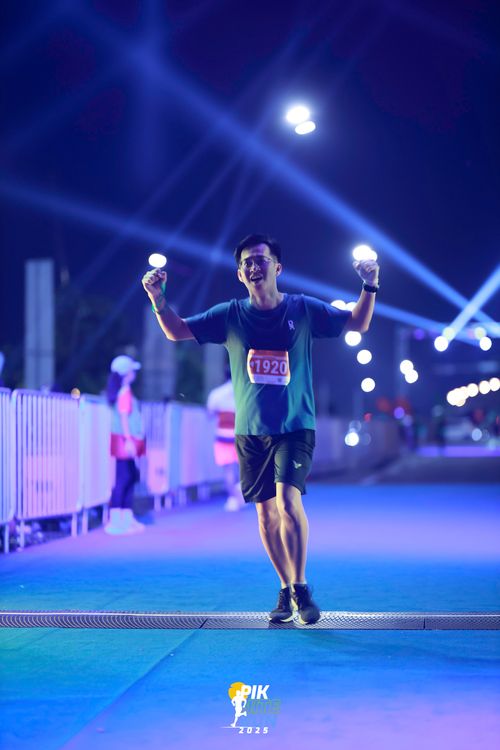 Race photo from PIK NITE RUN 2025