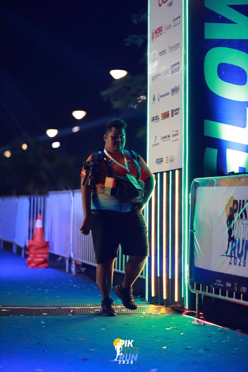 Race photo from PIK NITE RUN 2025